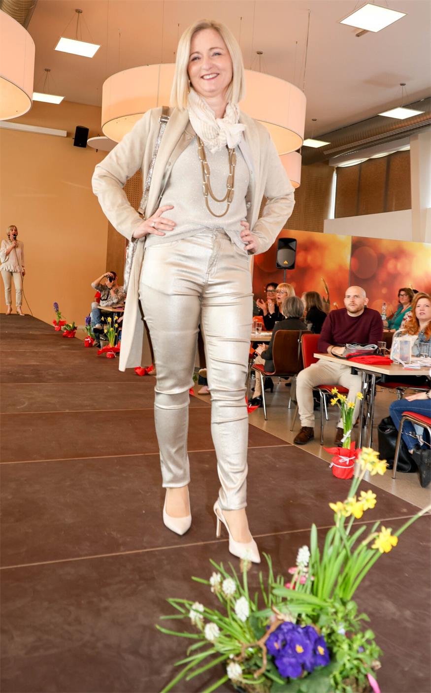Fesche Models am Catwalk in Klingenbach