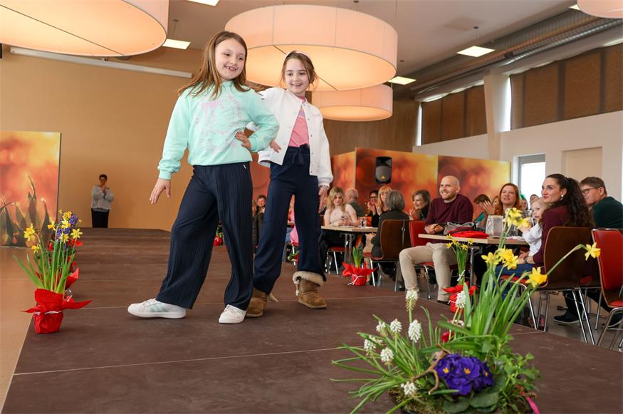 Fesche Models am Catwalk in Klingenbach