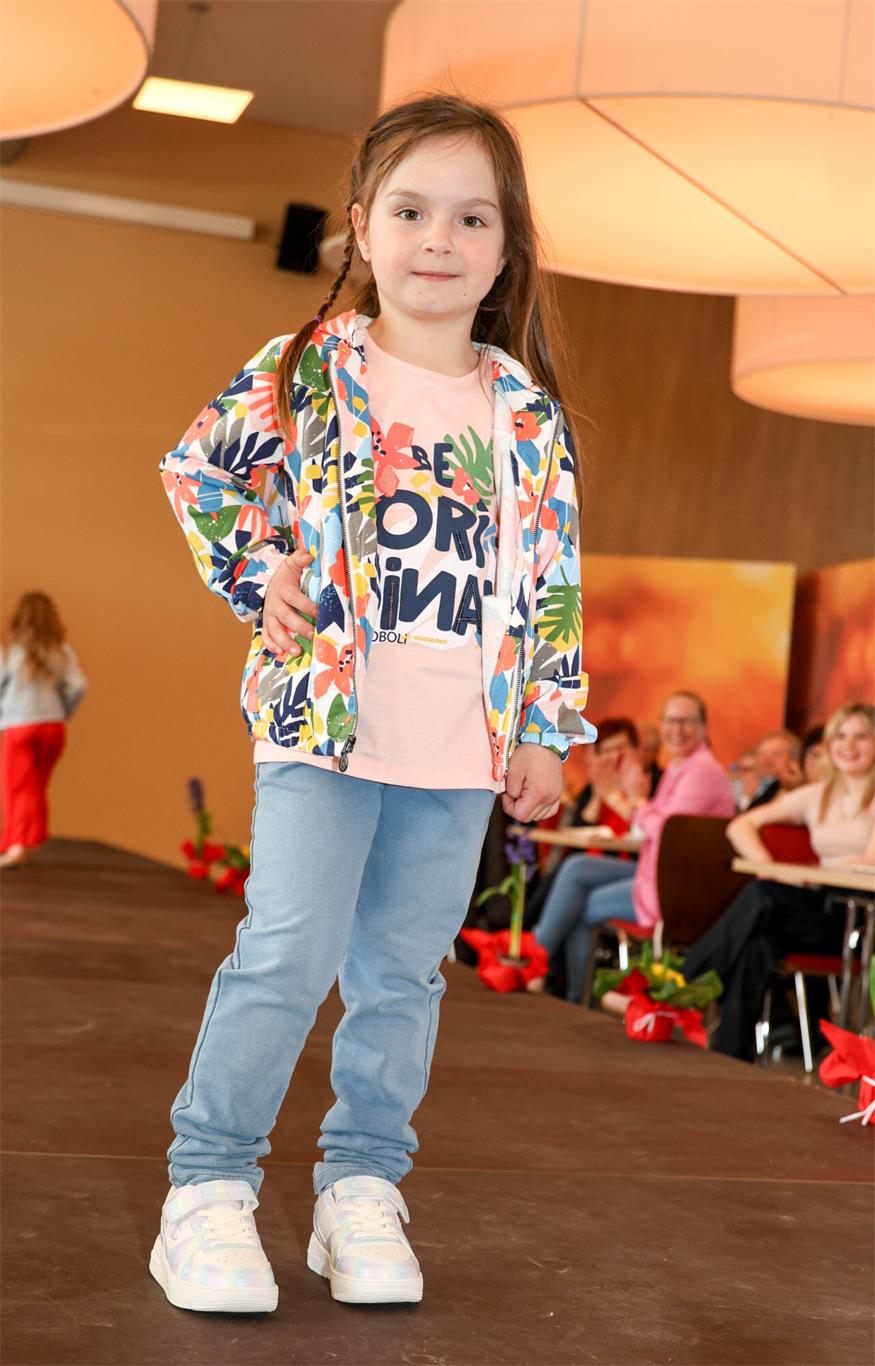 Fesche Models am Catwalk in Klingenbach