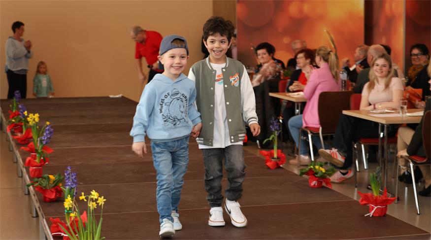Fesche Models am Catwalk in Klingenbach
