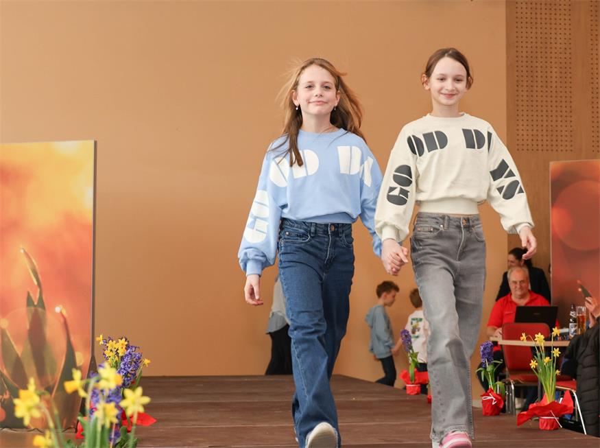 Fesche Models am Catwalk in Klingenbach