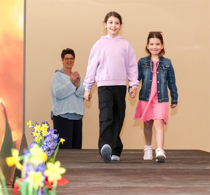 Fesche Models am Catwalk in Klingenbach
