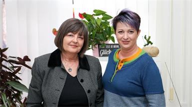 Monika Schmidt freut sich ihren seit zwölf Jahren bestehenden Friseursalon "Monika" an ihre Schwiegertochter Denise Schmidt weitergeben zu dürfen und weiß ihn in besten Händen. 