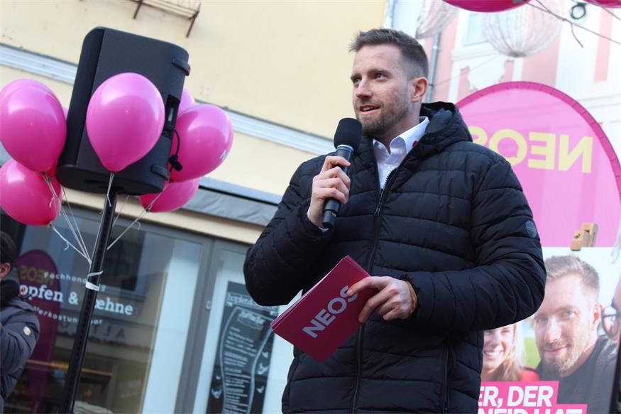 Motivator, im Fußball wie bei den NEOS. Christoph Schneider im Wahlkampf-Einsatz. 