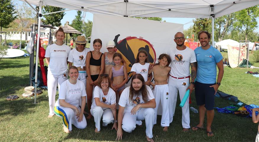 Movimento Vivo - Union Capoeira mit einem großen Team.