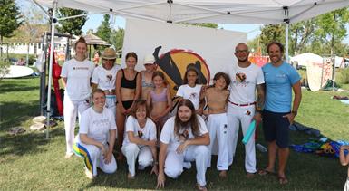 Movimento Vivo - Union Capoeira mit einem großen Team.