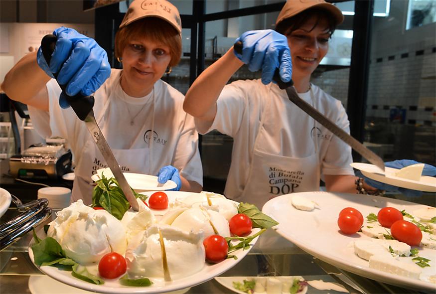 Mozzarella ist eine weiche, elastische Käsespezialität