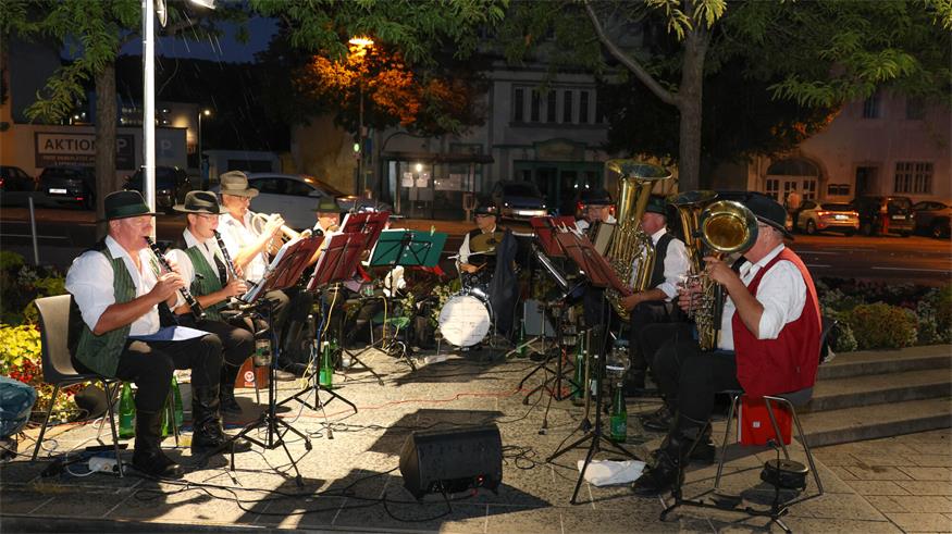 Grillparty vor der Haydnkirche