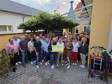 Nach dem gelungenen Event konnen 30.000 Euro Spenden an die Kinderkrebshilfe übergeben werden.