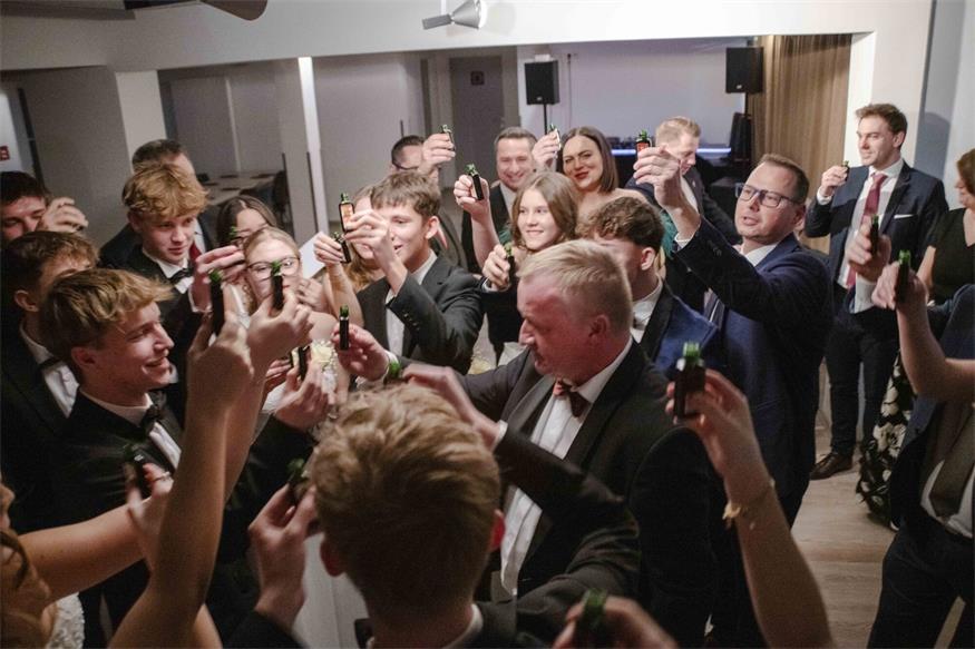„Alles Walzer“ beim Neufelder Stadtball
