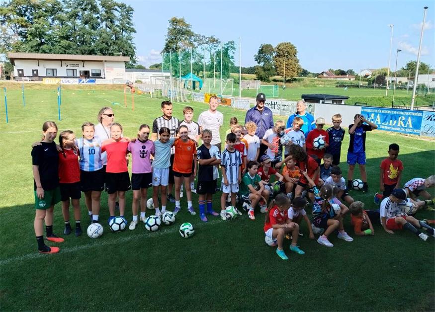 Nach der erfolgreichen Premiere im vergangenen Jahr wird das Fußballferiencamp des SV Sigleß heuer in der ersten Augustwoche fortgesetzt. Anmeldungen sind bereits möglich. 