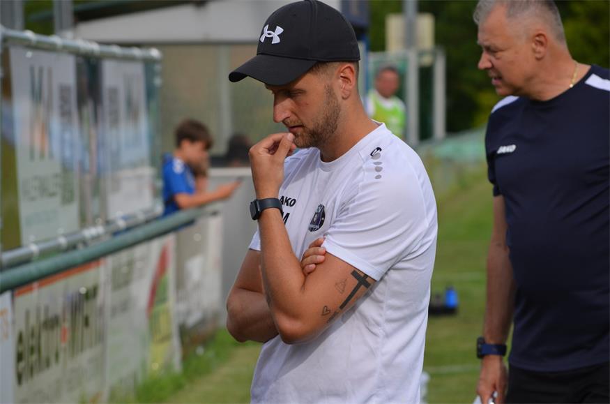 Nachdenklich. Trainer Nico Milalkovits diente den Steinbrunnern 26 Jahre.