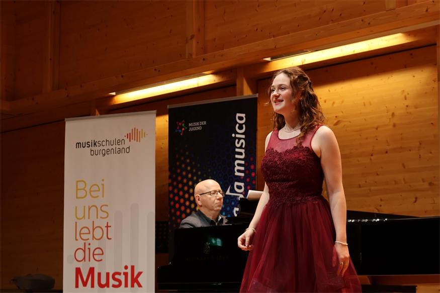 4 Jenő-Takács-Stipendien an herausragende junge Musiker:innen vergeben