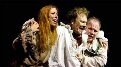 Nadine Ohrner als Aldonza, Alexander M. Helmer als Don Quixote und Alexander Wessely als Sancho.
