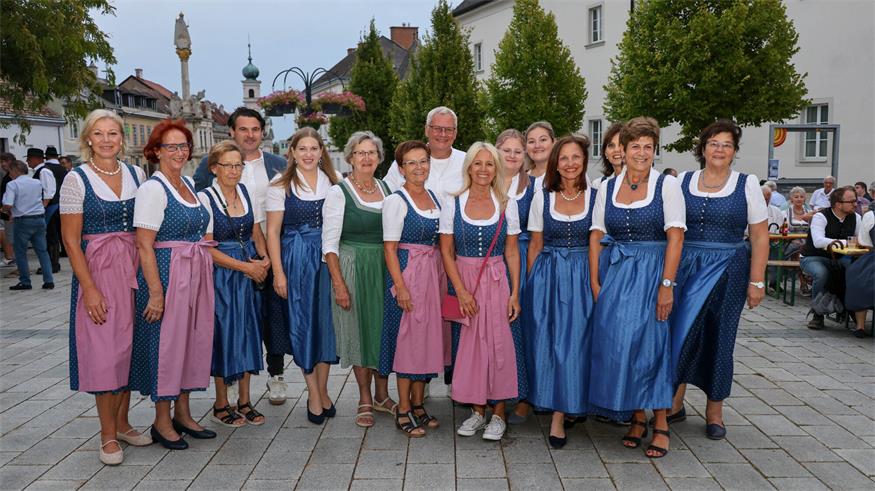 Nationalratsabgeordneter Christoph Zarits und Eisenstadts Bürgermeister Thomas Steiner bewunderten die Eisenstadt-Dirndln.