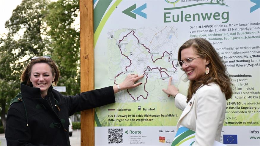 Naturpark Rosalia-Kogelberg Geschäftsführerin Marlene Hrabanyek-Bunayi mit Landeshauptmannstellvertreterin Anja Haider-Wallner beim Festakt.