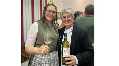 Neben vielen anderen konnte Ortschefin Uli Kitzinger die Sigleßerin Lena Glauber, ihres Zeichens auch Burgenländische Weiniprinzessin, begrüßen.