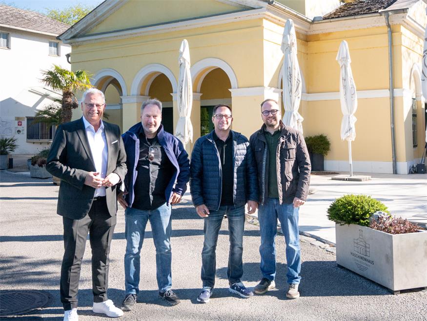 Neu im „Maschinenhaus“. Christian Pfeiffer (2.v.l.) wurde als neuer Betreiber mit Jürgen Huf (2.v.r) von Bürgermeister Thomas Steiner (l.) und Vize Istvan Deli (r.) begrüßt.