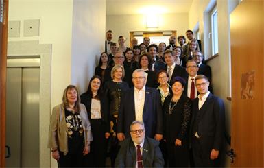 Neujahrskonzert. Die Gemeinde Oberpullendorf startete mit dem „Ambassade Orchester Wien" unter der Leitung von Gejza Jurth ins neue Jahr.