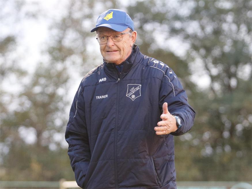 Nichts zu holen. Coach Peter Herglotz verlor mit seinen Halbturnern daheim gegen Klingenbach.