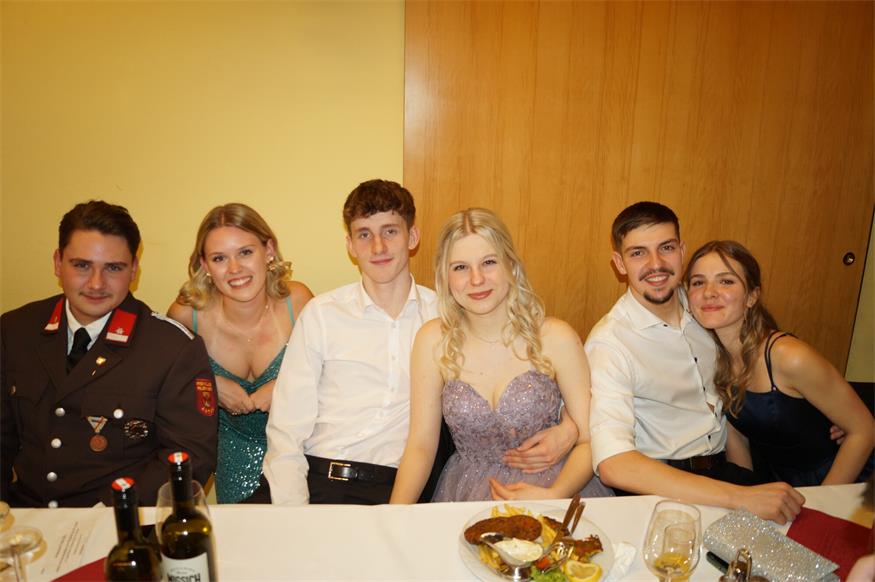 Niklas, Alice, Raphael, Sophie, Werner und Ellie.