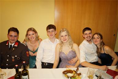 Niklas, Alice, Raphael, Sophie, Werner und Ellie.