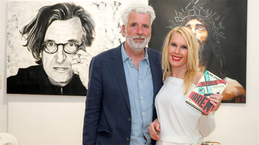 Nina Mayer besuchte die Lesung von Dirk Stermann in der „moq ART NOW“-Galerie in Neusiedl am See und stellte ihm Fragen zu seinem neuesten Buch „Die Republik der Irren“.