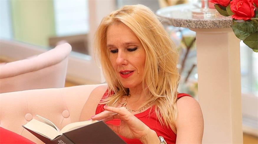 Nina Mayer erzählt in ihrer Kolumne „Ninas liebes Geflüster“ die Geschichten hinter den Geschichten.
