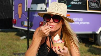 Nina Mayer schreibt in ihrer Kolumne "Ninas liebes Geflüster" über die Geschichten hinter den Geschichten.