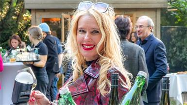 Nina Mayer schreibt in ihrer Kolumne "Ninas liebes Geflüster" über die Geschichten hinter den Geschichten.