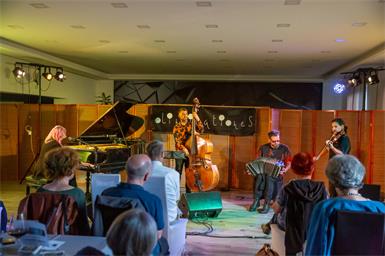 Noelia Sinkunas und ihr Tango Quarteto sorgten im Gasthof Rudolf Pummer in Heiligenkreuz für einen stimmungsvollen Konzertabend mit argentinischen Klängen.