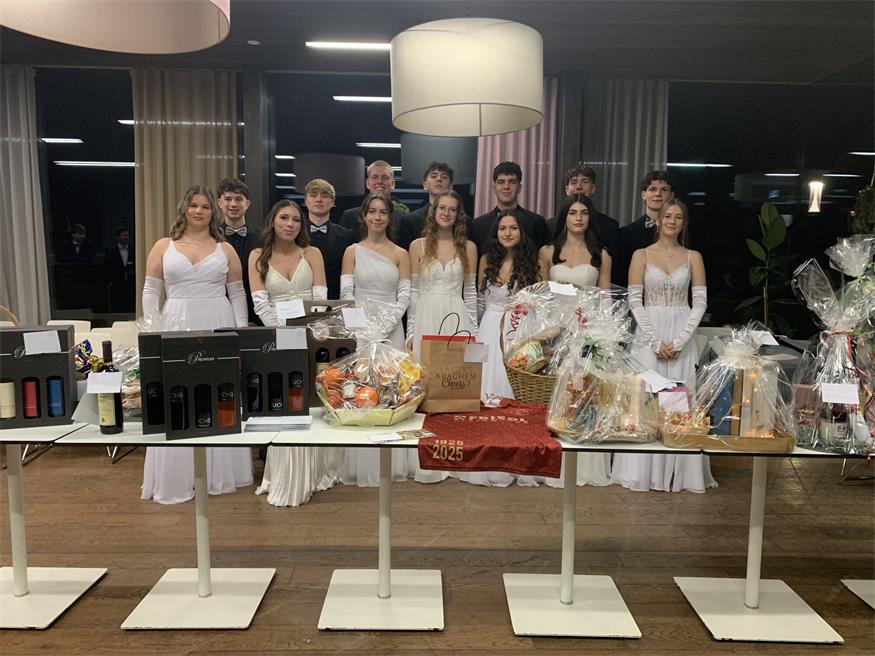 Nora Pekovits, Ena Tritremmel, Mia Tritremmel, Tessa Schlögl, Katharina Duric, Rosa Pfeiffer und Ylvie Hahn erstrahlten neben ihren Tanzpartnern Emanuel Schlögl, Ian Banny, Fynn Schlögl, Tristan Hahn, Marc Gugler, Daniel Rancz und Timotheus Janitsch.