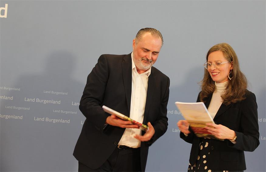 Nur etwas mehr als eine Woche dauerte es, bis Landeshauptmann Hans Peter Doskozil und Grünen-Chefin Anja Haider-Wallner das fertige Regierungsprogramm in den Händen hielten.