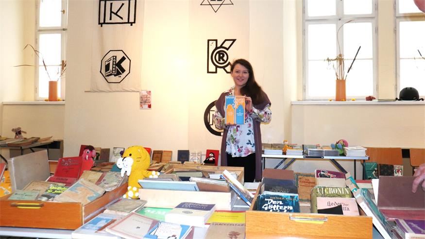 OJM-Direktorin Esther Heiss freute sich über eine gelungene Premieren für ihren Bücherflohmarkt im Jüdischen Museum.