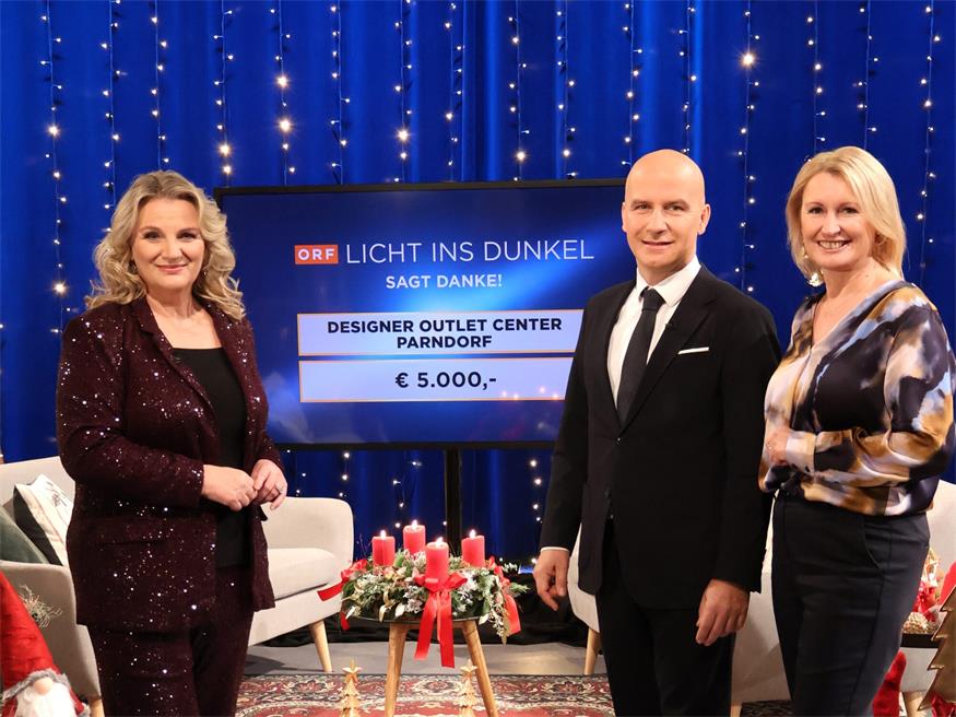 ORF-Burgenland-Redakteurin Patricia Schuller, Center Manager des Designer Outlets Parndorf Mario Schwann und Licht ins Dunkel -Burgenland-Koordinatorin Elisabeth Pauer-Gerbavsits im ORF Landesstudio Eisenstadt. 