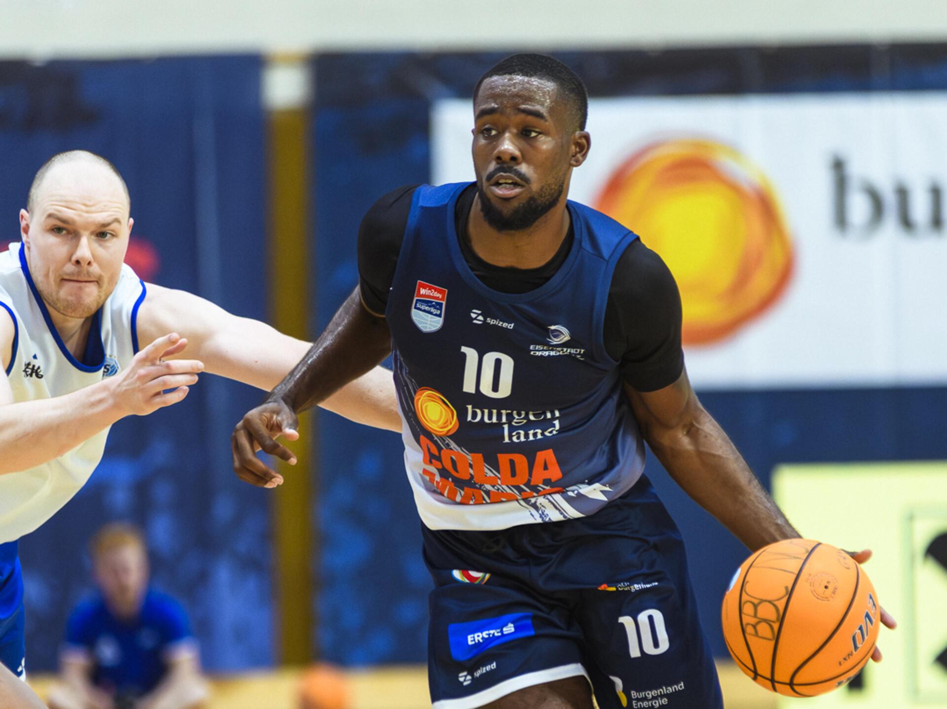 Ob Austen Awosika (rechts) am Sonntag gegen den BC Vienna spielen kann, ist fraglich. Zuletzt fehlte er nach einer Schwellung und Entzündung im Knie nach zwei bärenstarken Matches (im Schnitt 19 Punkte und 9 Assists).