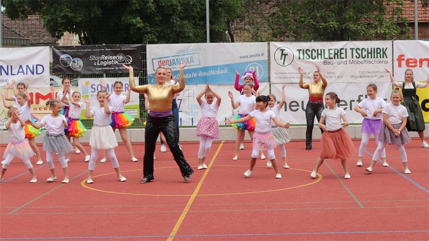 Ob Groß oder Klein: Bei der Sportunion Neudörfl Sektion Gymnastik finden alle ihren Platz. Der Spaß und die Begeisterung beim Tanzen übertrug sich beim Schauturnen am Samstag wieder einmal direkt auf das begeisterte Publikum.