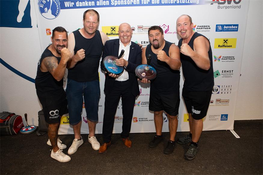 Oberwarts Bürgermeister Georg Rosner (Mitte) gratulierte den Siegern des Wirtschaftshofes Oberwart, Markus Greller, Thomas Adorjan, Michael Imre und Alexander Grof (v.l.).