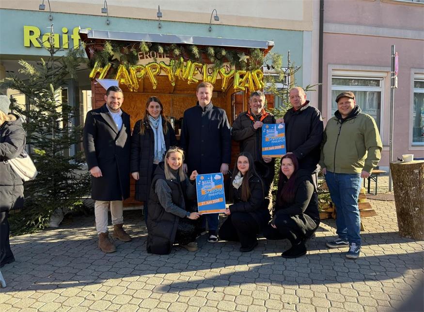 Obfrau Anna Kleinrath, Sarah Tripamer, Sophie Tripamer (vorne v.l.), Landesgeschäftsführer Wolf Steinhäusl, Vizebürgermeisterin Carina Laschober-Luif, Landesobmann Daniel Heintz, Hans-Christian Tripamer, Franz Dampf und Philipp Tripamer (hinten v.l.). 