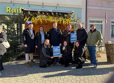 Obfrau Anna Kleinrath, Sarah Tripamer, Sophie Tripamer (vorne v.l.), Landesgeschäftsführer Wolf Steinhäusl, Vizebürgermeisterin Carina Laschober-Luif, Landesobmann Daniel Heintz, Hans-Christian Tripamer, Franz Dampf und Philipp Tripamer (hinten v.l.). 