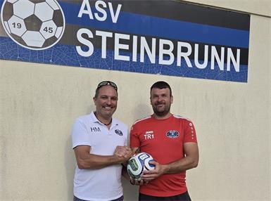 Obmann Harald Marczinyas (l.) mit Neo-Coach Laszlo Gulyas. 