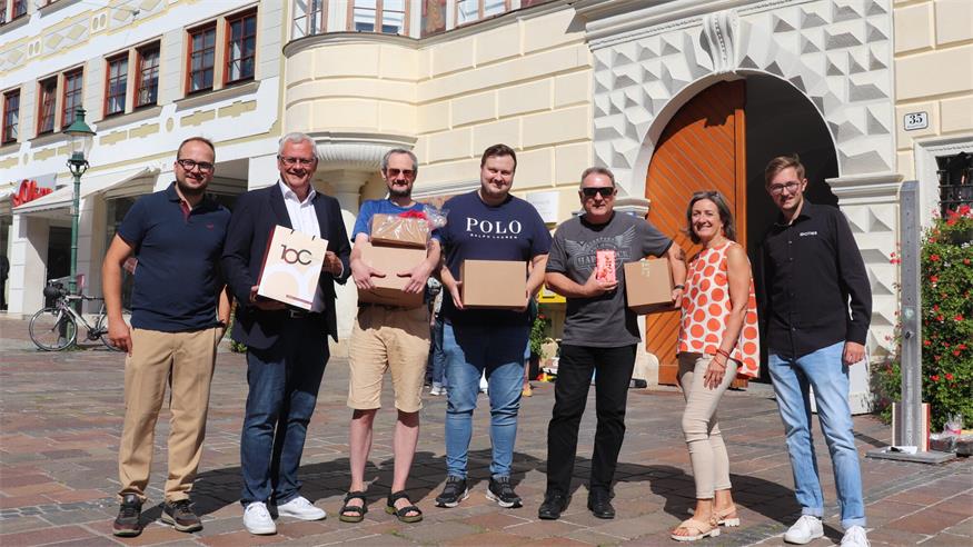 Obmann Istvan Deli, Bürgermeister Thomas Steiner mit den Gewinnern Peter Buzanits, Manuel Kertelics und Michael Schmikal, sowie Geschäftsführerin Margit Sommer und Daniel Wascher von Cities.