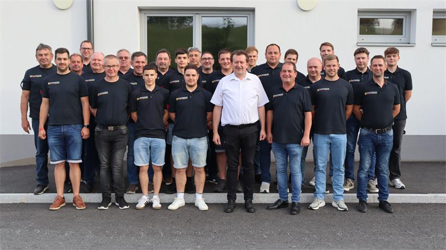 Obwohl sein 60. Geburtstag bereits am 20. Jänner dieses Jahres war, ließ es sich Abschnittsfeuerwehrkommandant ABI Hans Hettlinger nicht nehmen, dieses besondere Jubiläum nun gemeinsam mit Kameradinnen und Kameraden, Freunden und Wegbegleitern im Vereinshaus Holzschlag nachzufeiern.