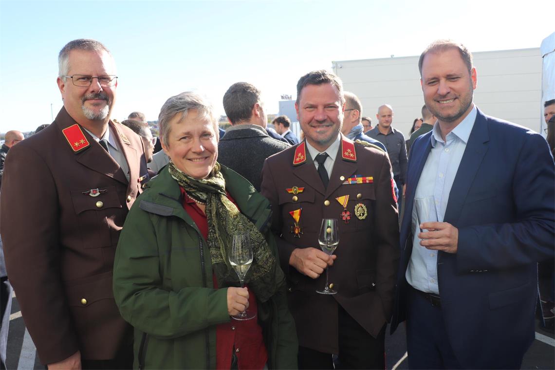 ÖVP-Landtagsabgeordneter und Bezirksparteiobmann Christian Sagartz (r.), Roland ...