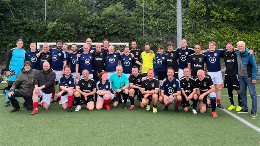 Österreich und Schottland vereint: Ein Erinnerungsfoto von den beiden Teams durfte nicht fehlen.