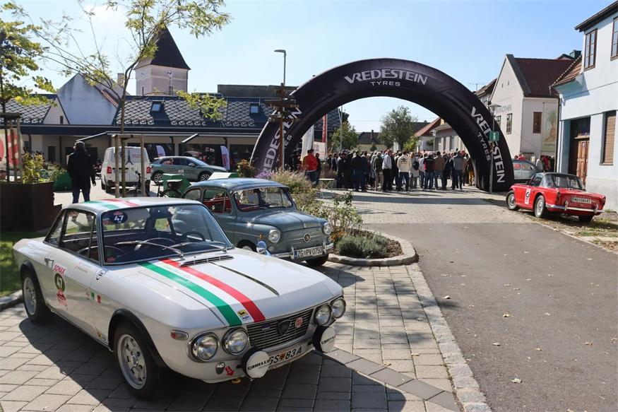 Oldtimer am Golser Hauptplatz