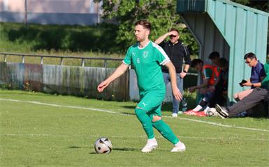 Ollersdorf (im Bild Mark Varga) jubelte über ein 4:0 gegen Wallendorf-Mogersdorf.