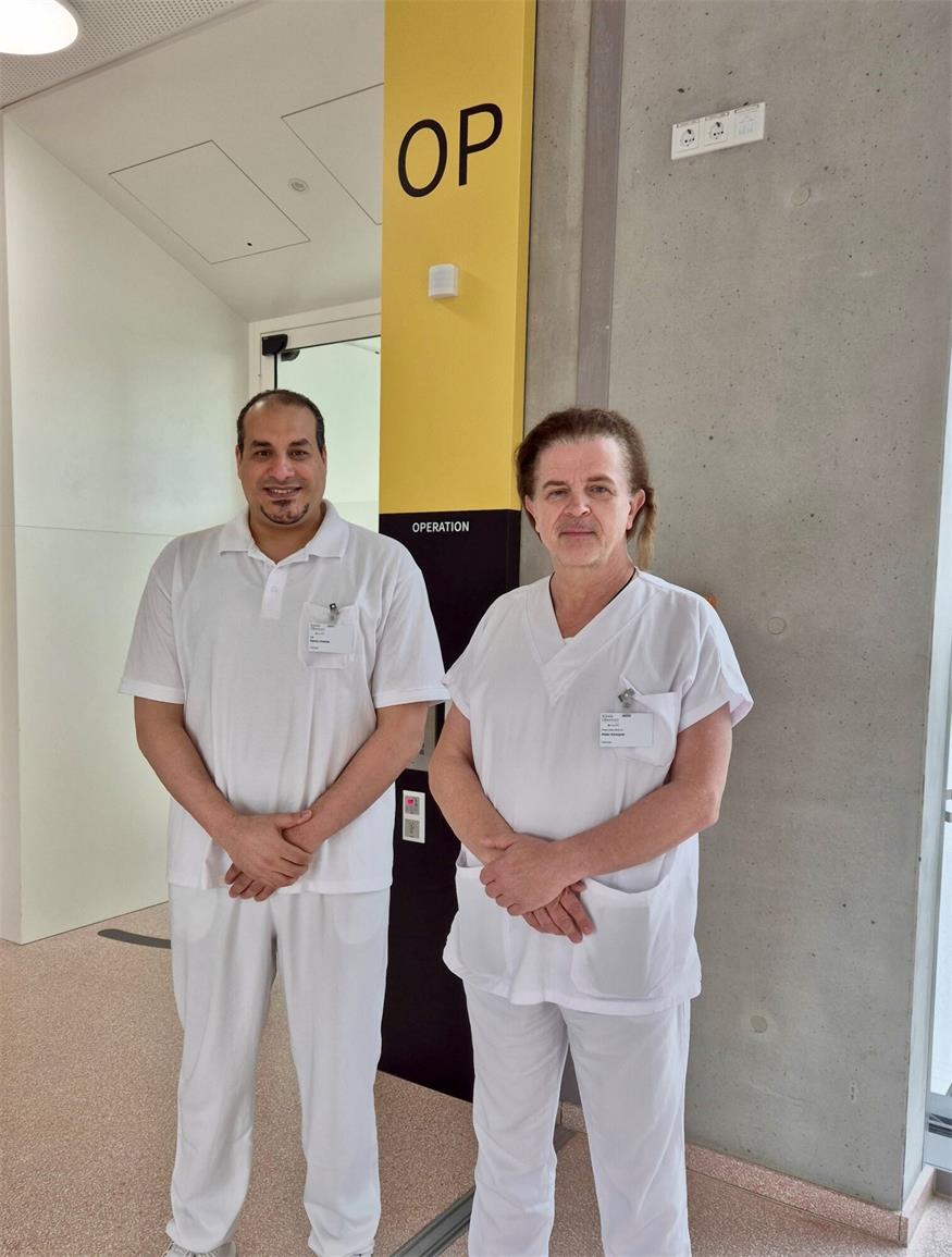 Operateur und Primar nach gelungener OP. Oberarzt Dr. Fahmy Khattab und Primar Univ.-Prof. Dr. Peter Kornprat.