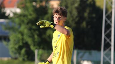 Pama bleibt in der Liga! Der SK Pama und Goalie Niklas Groß haben mit dem 3:2-Sieg gegen Pinkafeld endgültig den Klassenerhalt fixiert.