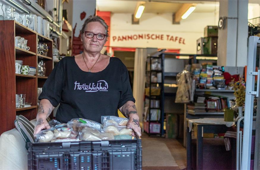 Pannonische Tafel-Obfrau Andrea Roschek am Standort Eisenstadt.